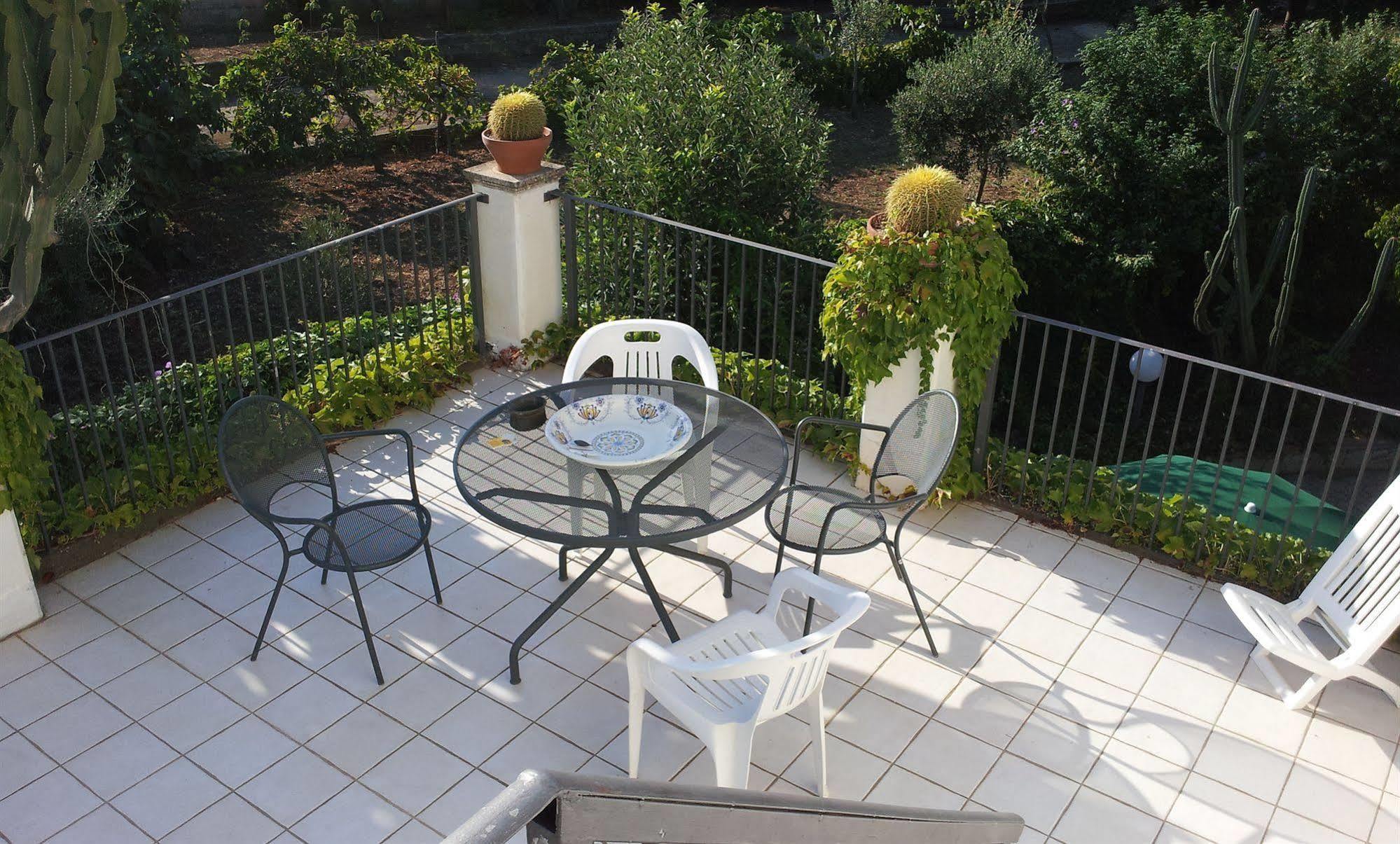 Eurialo Green Suites Белведере Екстериор снимка